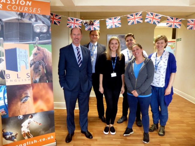 INTERNATIONAL-SUR-LOIRE • NOUVELLES ECOLES - PARTENAIRES EN ANGLETERRE